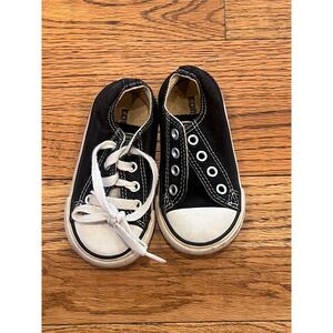 Converse Chuck Taylor All Star Low Top sneakers Infant/Toddler Size 5